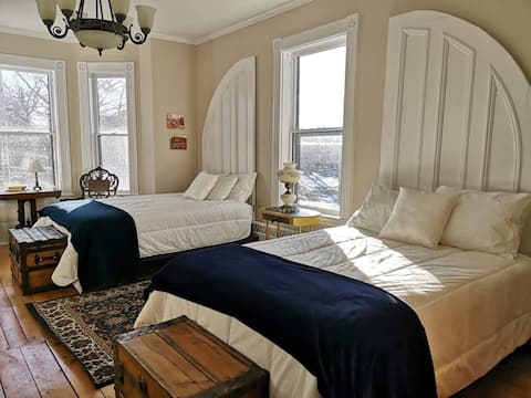 Blythe Room- Carlisle House Inn