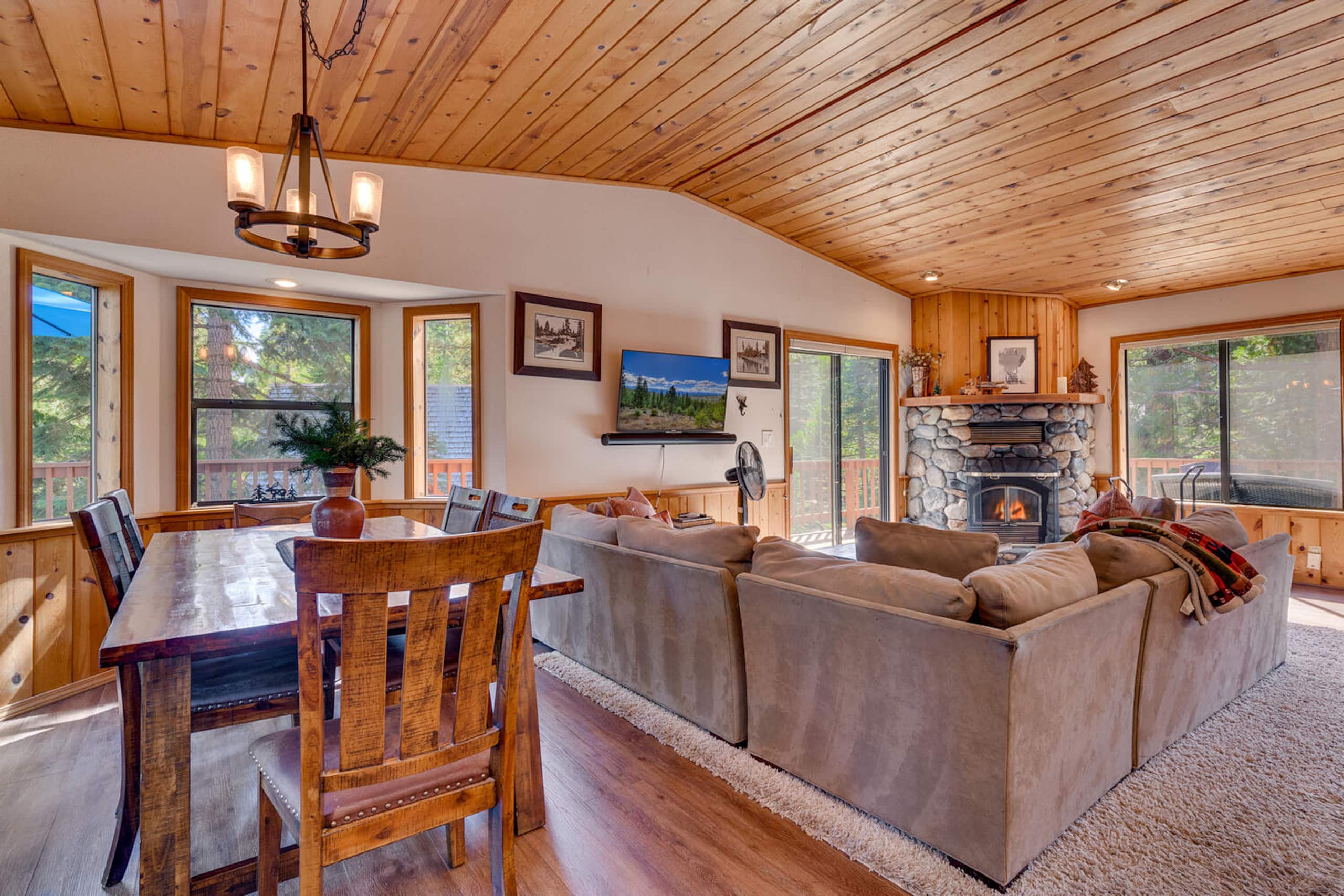 Delightful Mountain Treehouse Retreat, Lake Tahoe - Photo 2