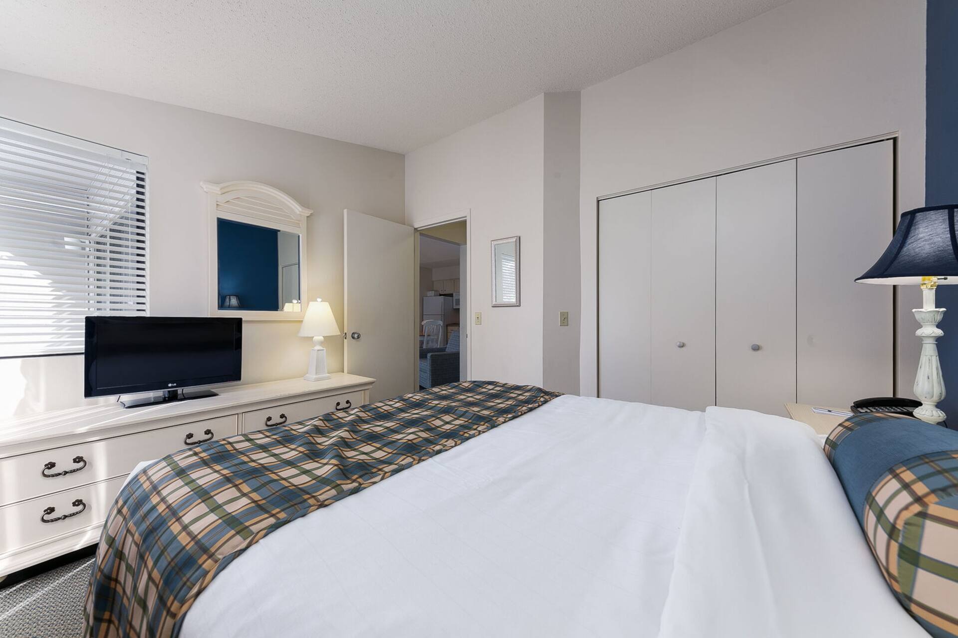 🏖️ Beachside Couples Retreat @ The Shores | Deck + Beach Access + Champagne Welcome ➠ 5719