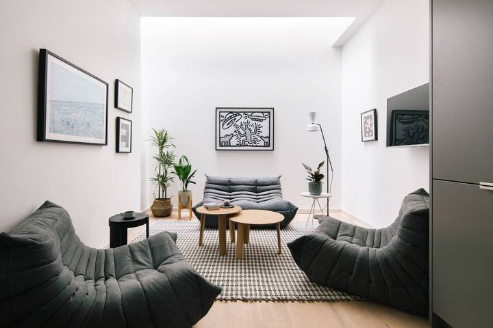 Huge Oxford Street 3BR – Netflix & Nespresso gallery image 2