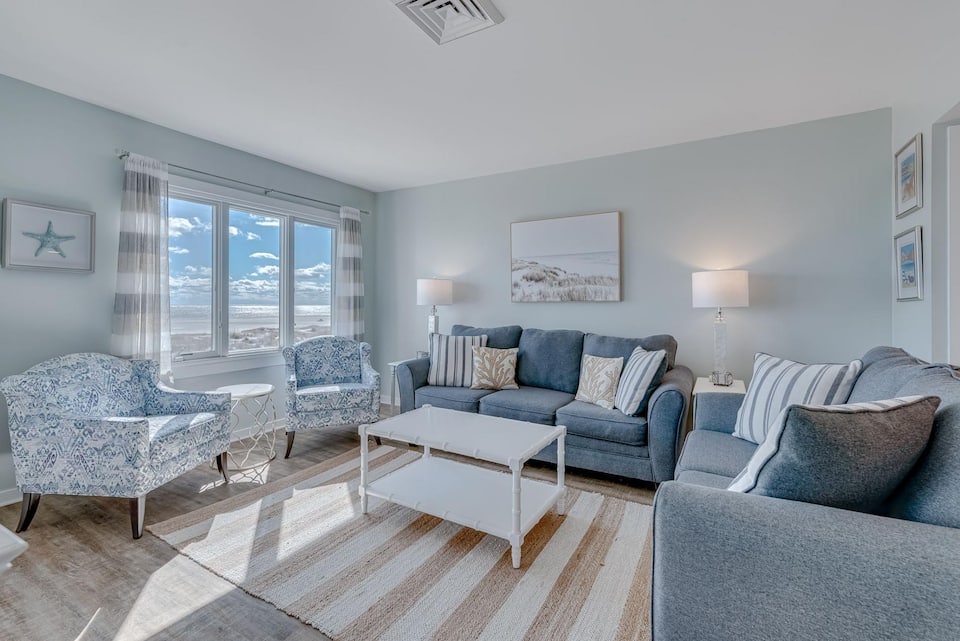 Port O' Call B201 - Direct Oceanfront Views — photo 1