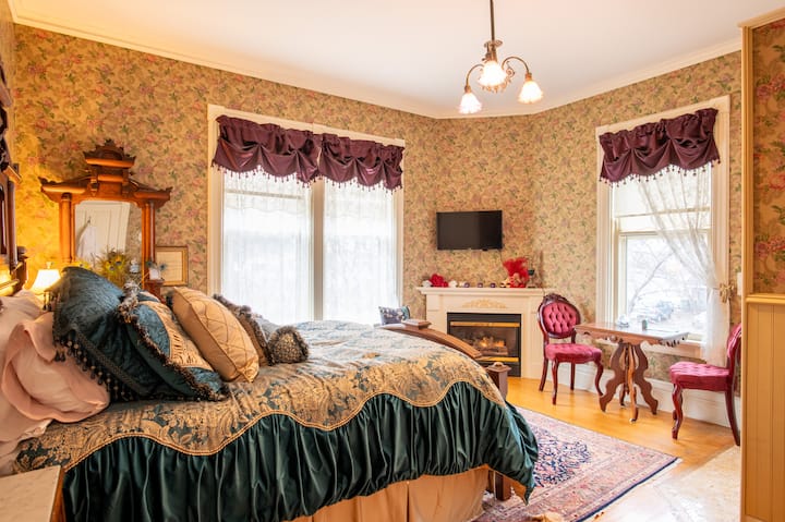 Stillwater Bed and Breakfast MN Peacock Room 1