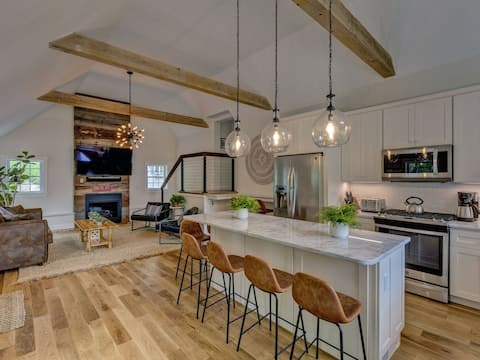 King Hill Cottage by Sunapee Stays