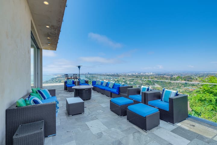 Pool & Coastline Views: Luxe La Jolla Home