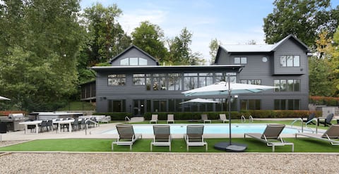 Dahlia by Dwell Vacations