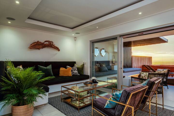 Stylish Holiday Apartment w Private Pool and 180 V gallery image 2