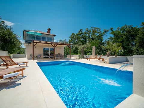 Ivana by Interhome