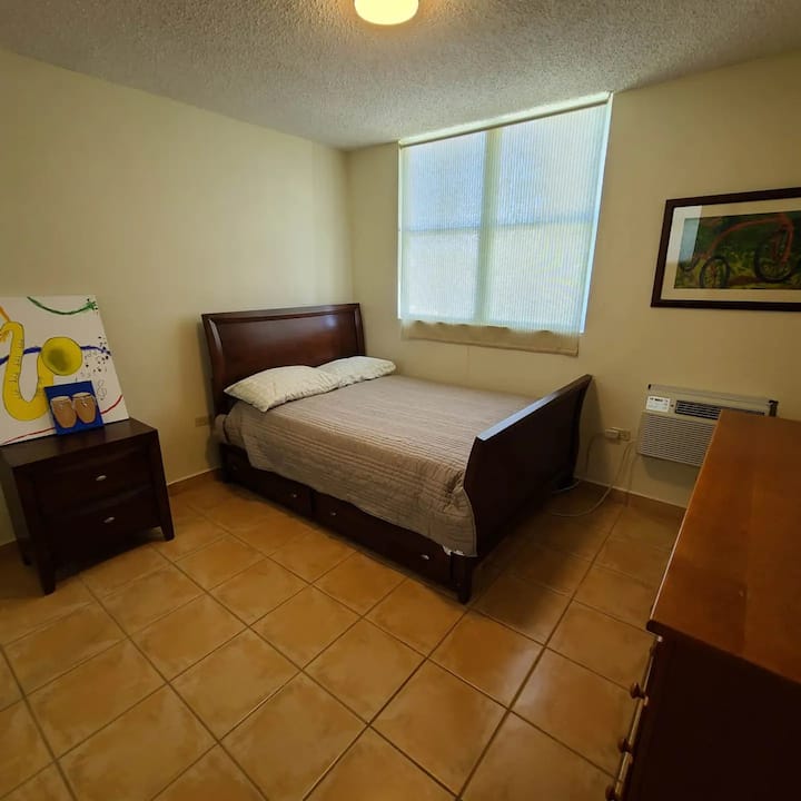 第二间卧室有一张双层床