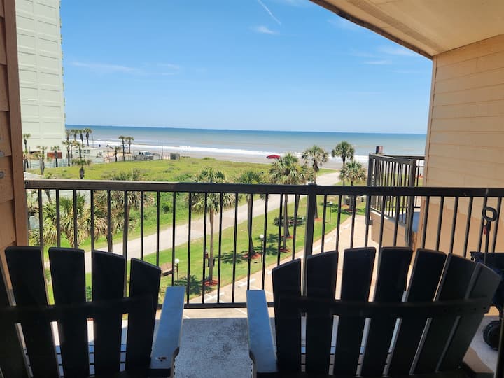 Ocean Sunrise Pet Friendly, In-house Laundry Pools - Galveston, TX