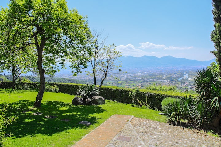 Villa Dell’angelo – Pool, Ac & Views | Sleeps 8 - Lucca