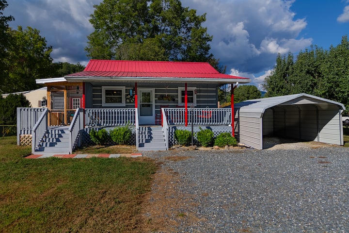 Walking Distance From Entrance Of Great Smoky Mountain National Park Deep Creek Cottage - Bryson City, NC
