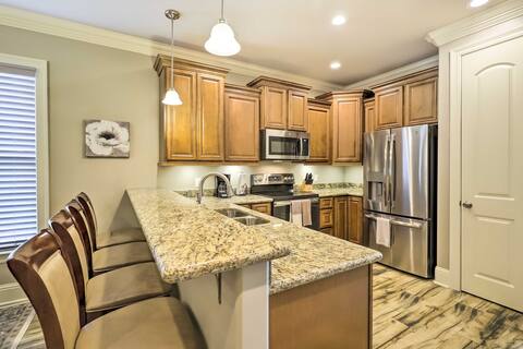 Diamondhead Condo - Marina, Pool Access & Golfing!