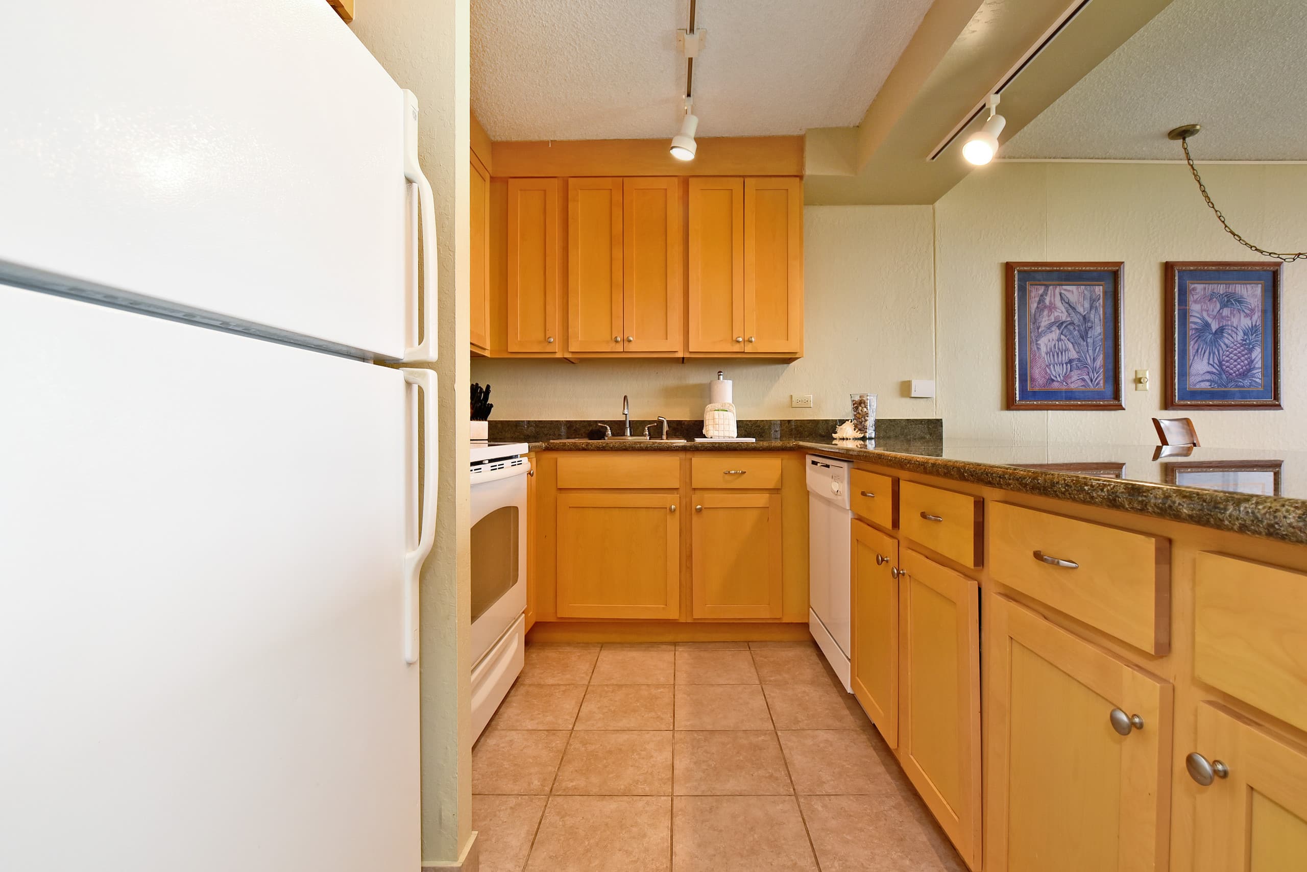 Condo in Lahaina · ★4.63 · 1 bedroom · 2 beds · 1 bath - Image 9