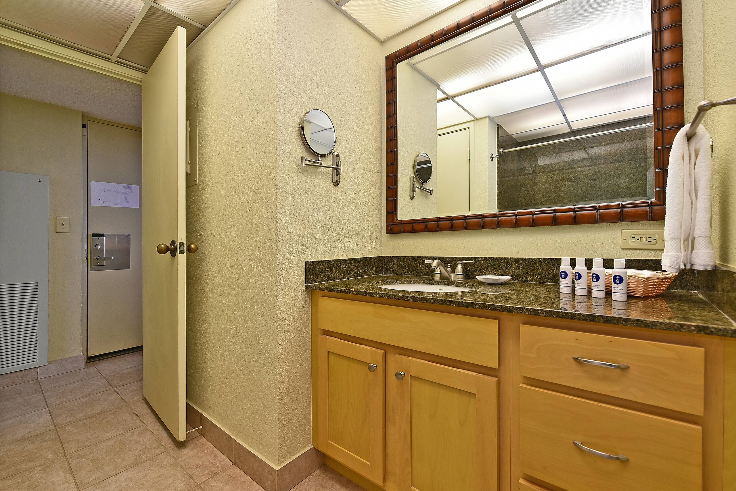Condo in Lahaina · ★4.63 · 1 bedroom · 2 beds · 1 bath - Image 20