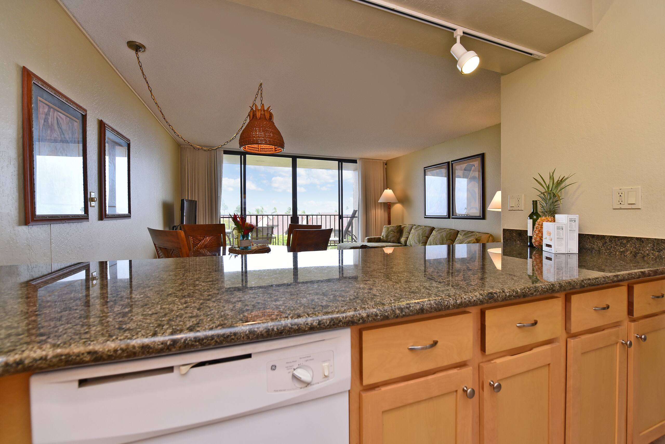 Condo in Lahaina · ★4.63 · 1 bedroom · 2 beds · 1 bath - Image 11