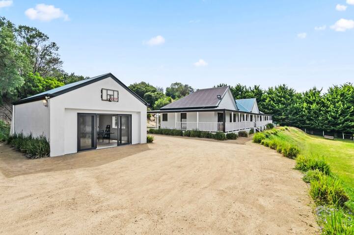 Highbury Peaceful Retreat gas heated plunge pool gallery image 3