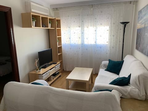 Top Airbnb: AVE station at 10 min walking - Sostoa Apartment in Jardín De La Abadía