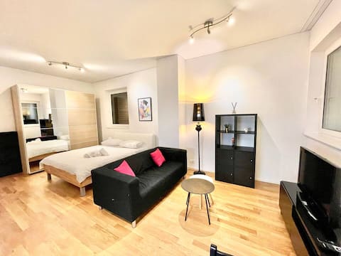 Successful Airbnb property: Modern Cozy Studio in the City (SH-0.4L) in Oerlikon