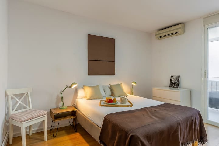 Charming 6-Bedrooms Flat / Plaza Cataluña