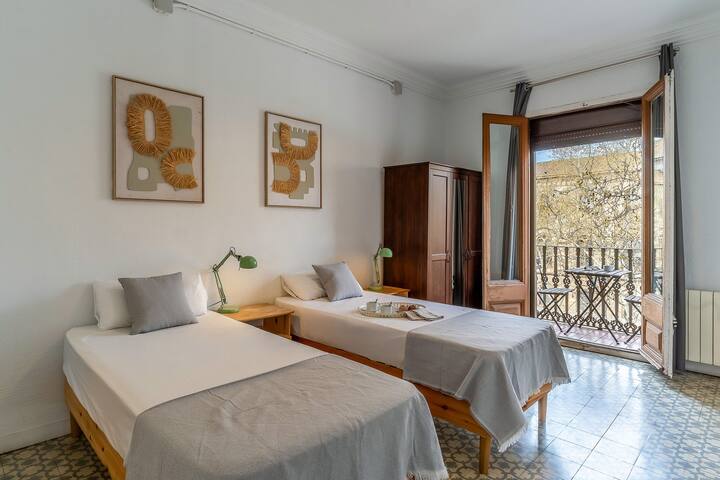 Modern 6-Bedrooms Flat / Plaza Cataluña, Ramblas gallery image 2