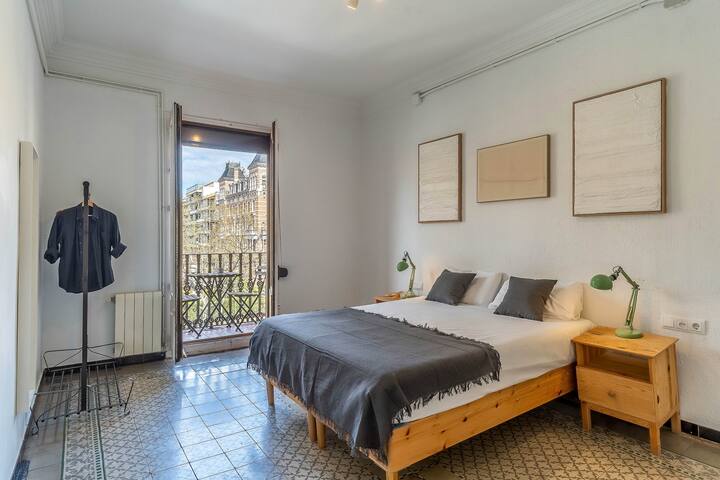 Modern 6-Bedrooms Flat / Plaza Cataluña, Ramblas gallery image 4