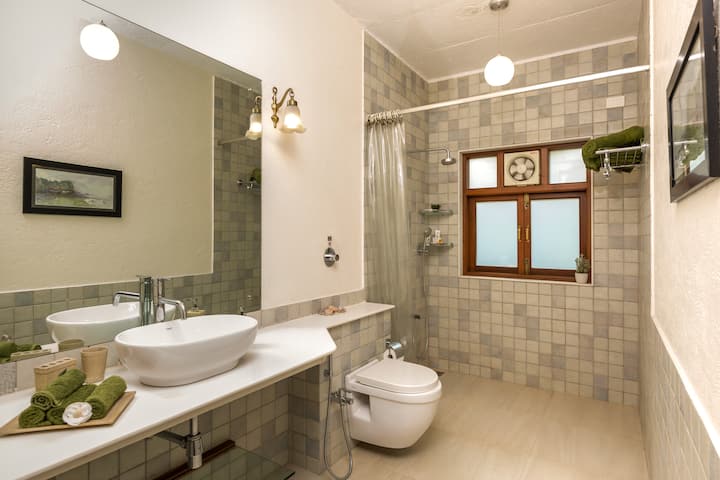 Green Room Bathroom
