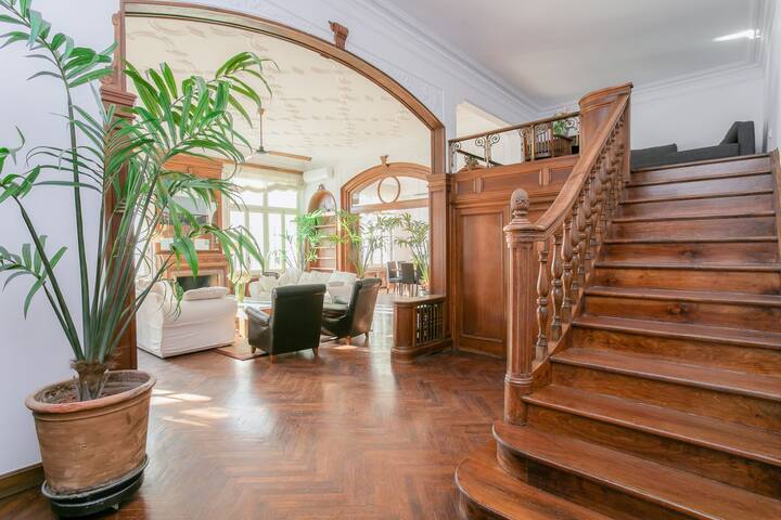 Unique & Stylish Townhouse / Paseo de Gracia gallery image 3