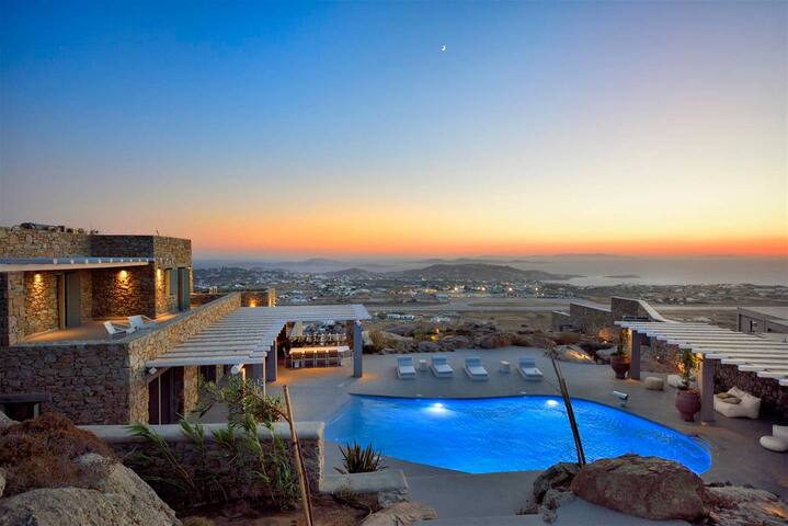 Outstanding Villa with Luxury Facilities gallery image 5