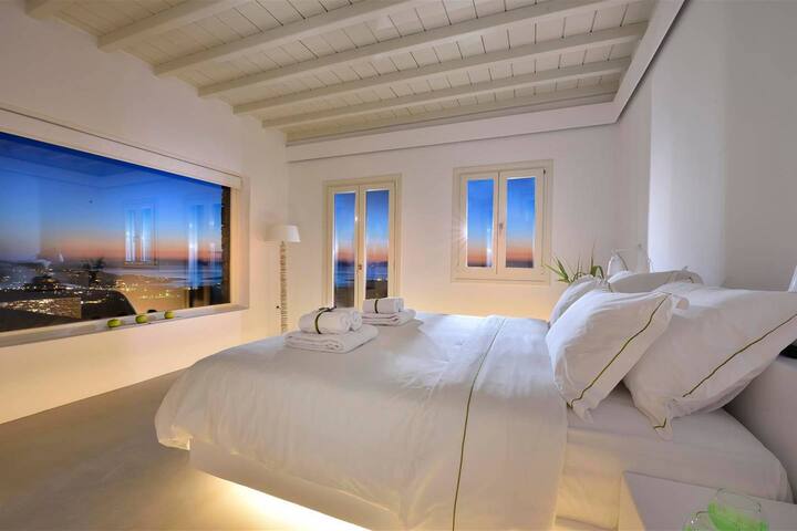 Outstanding Villa with Luxury Facilities gallery image 2