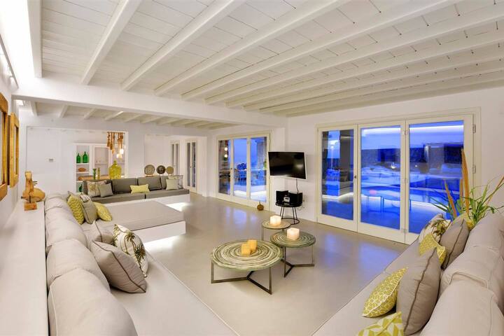 Outstanding Villa with Luxury Facilities gallery image 3