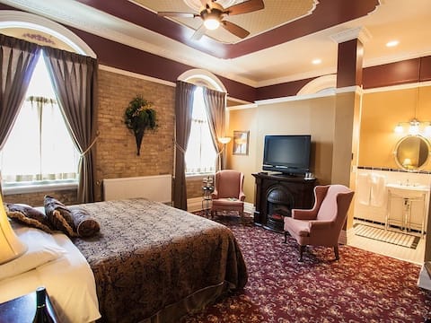 Queen Victoria Room at The Clocktower Inn