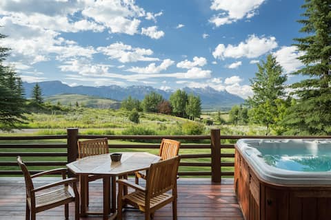 Outpost: Mountain Top Lodge - Immense Views