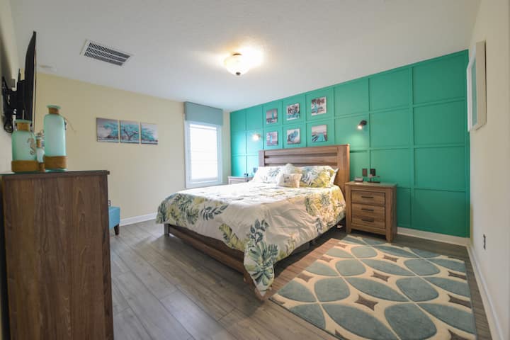 Upstairs Suite with California King bed