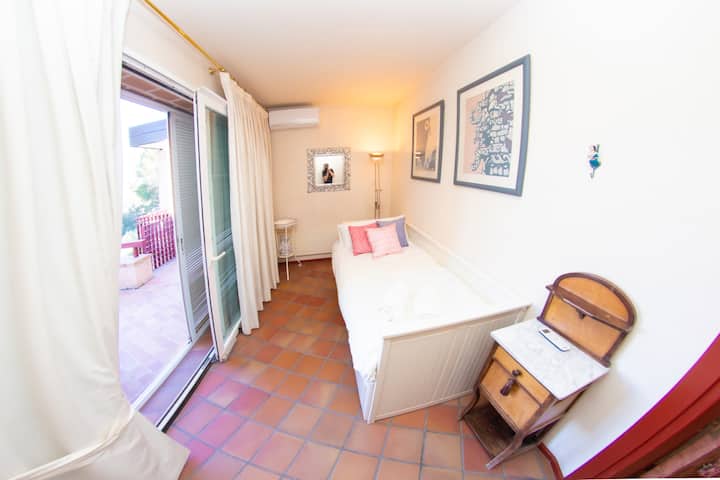 Schlafzimmer 1