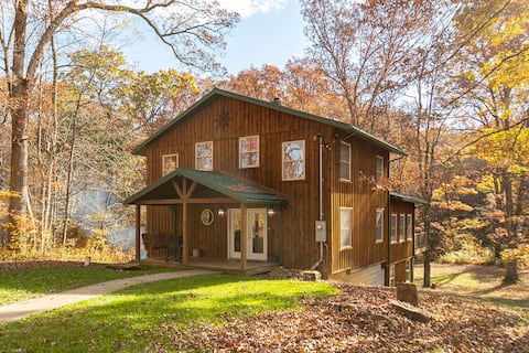 Stony Creek | 5BR, 3.5BA, Hot Tub, Creekside Cabin