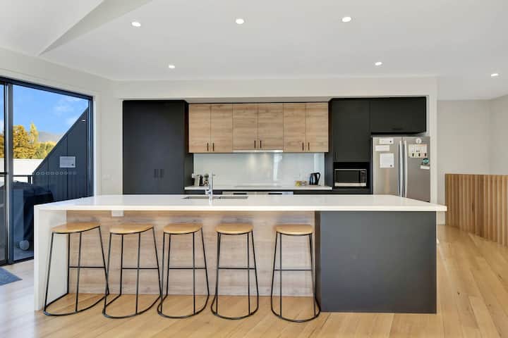 Mountain Mist Retreat - 5 Bedrooms - Bright
