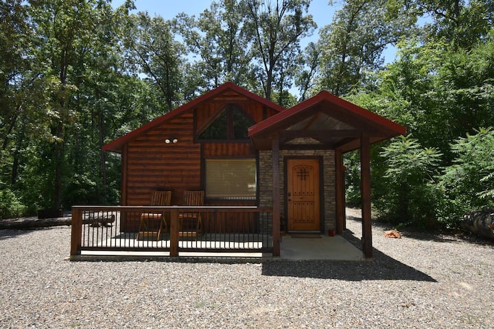 Couples | King Bed | Hottub | Fireplace - Hochatown, OK