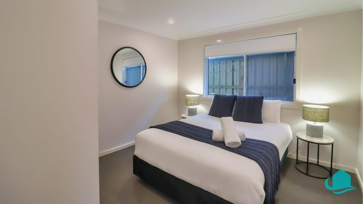 Lit queen size dans la troisième chambre