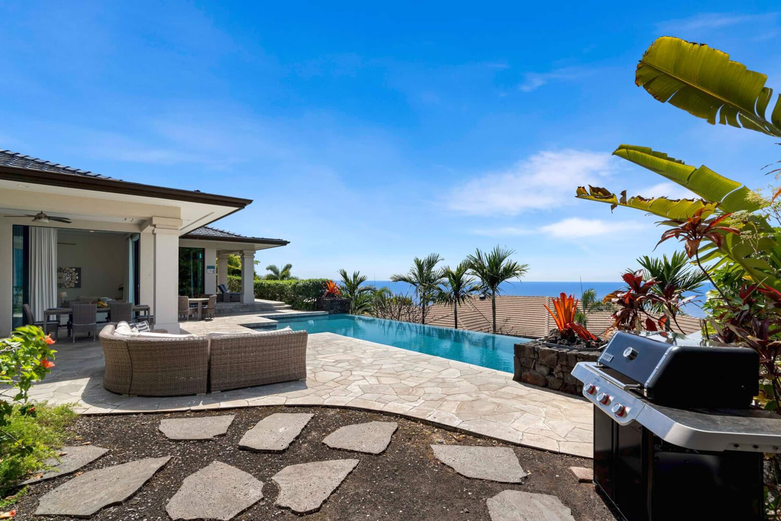 Home in Kailua-Kona · ★4.87 · 3 bedrooms · 8 beds · 3.5 baths - Image 11
