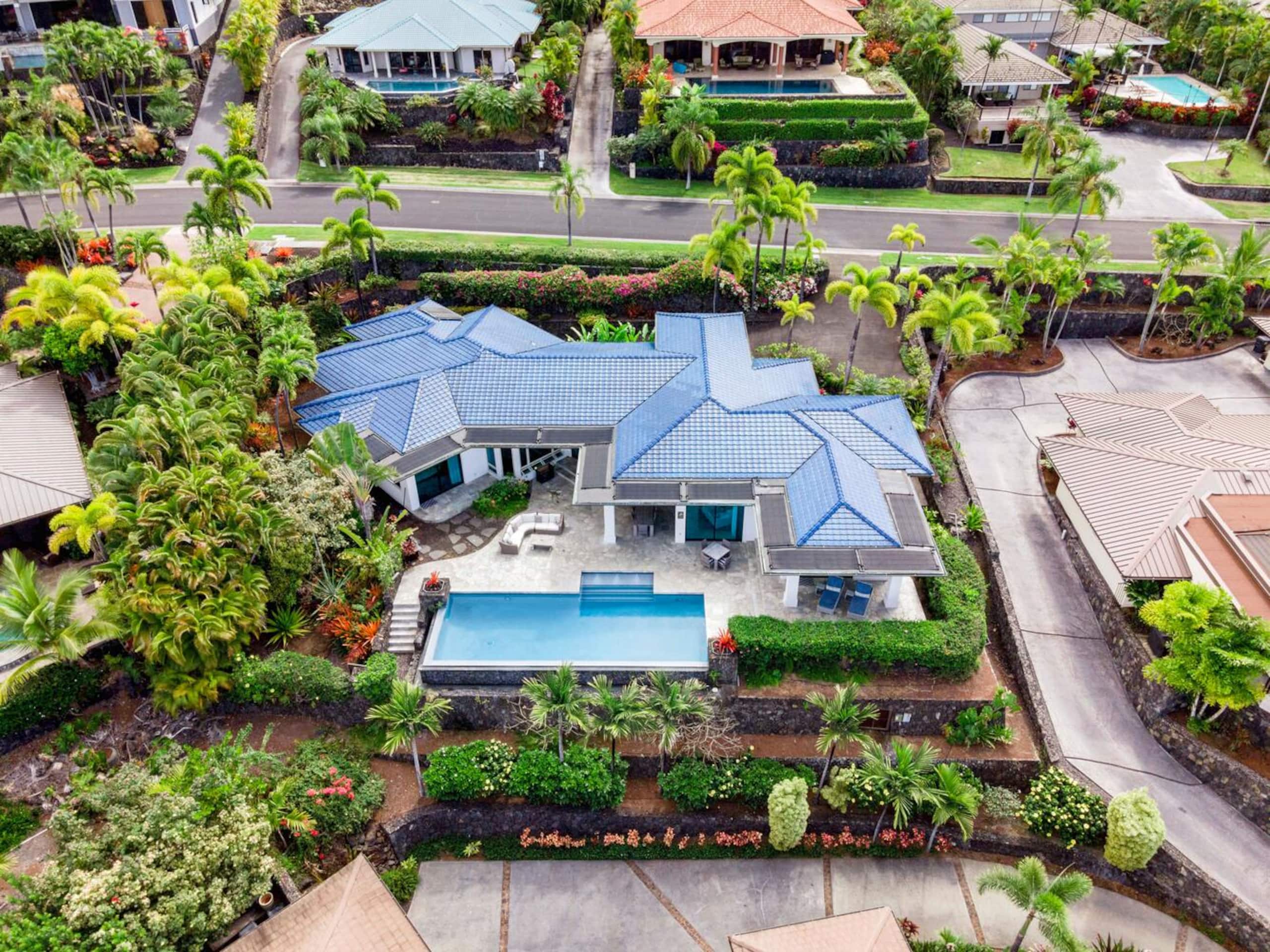 Home in Kailua-Kona · ★4.87 · 3 bedrooms · 8 beds · 3.5 baths - Image 56