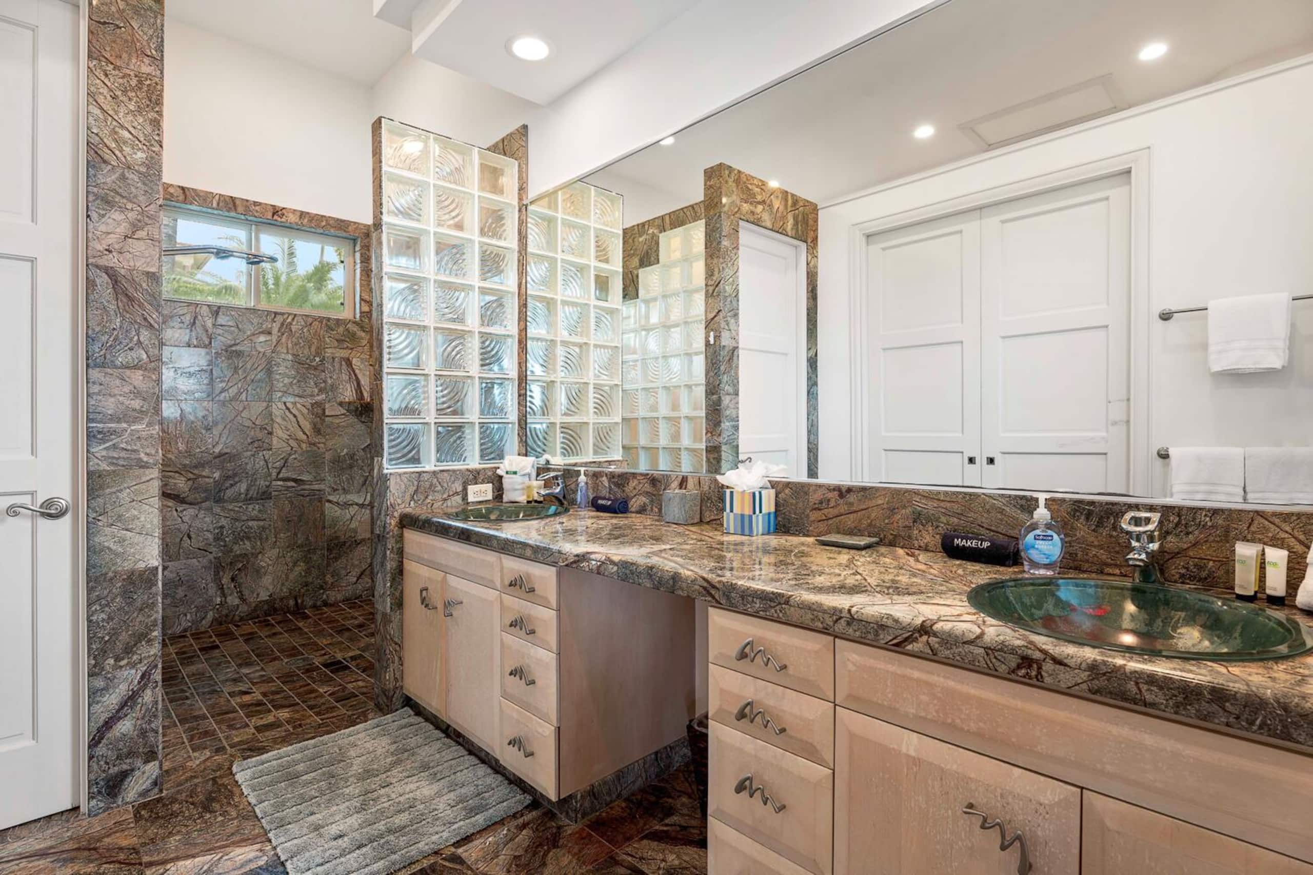 Home in Kailua-Kona · ★4.87 · 3 bedrooms · 8 beds · 3.5 baths - Image 30