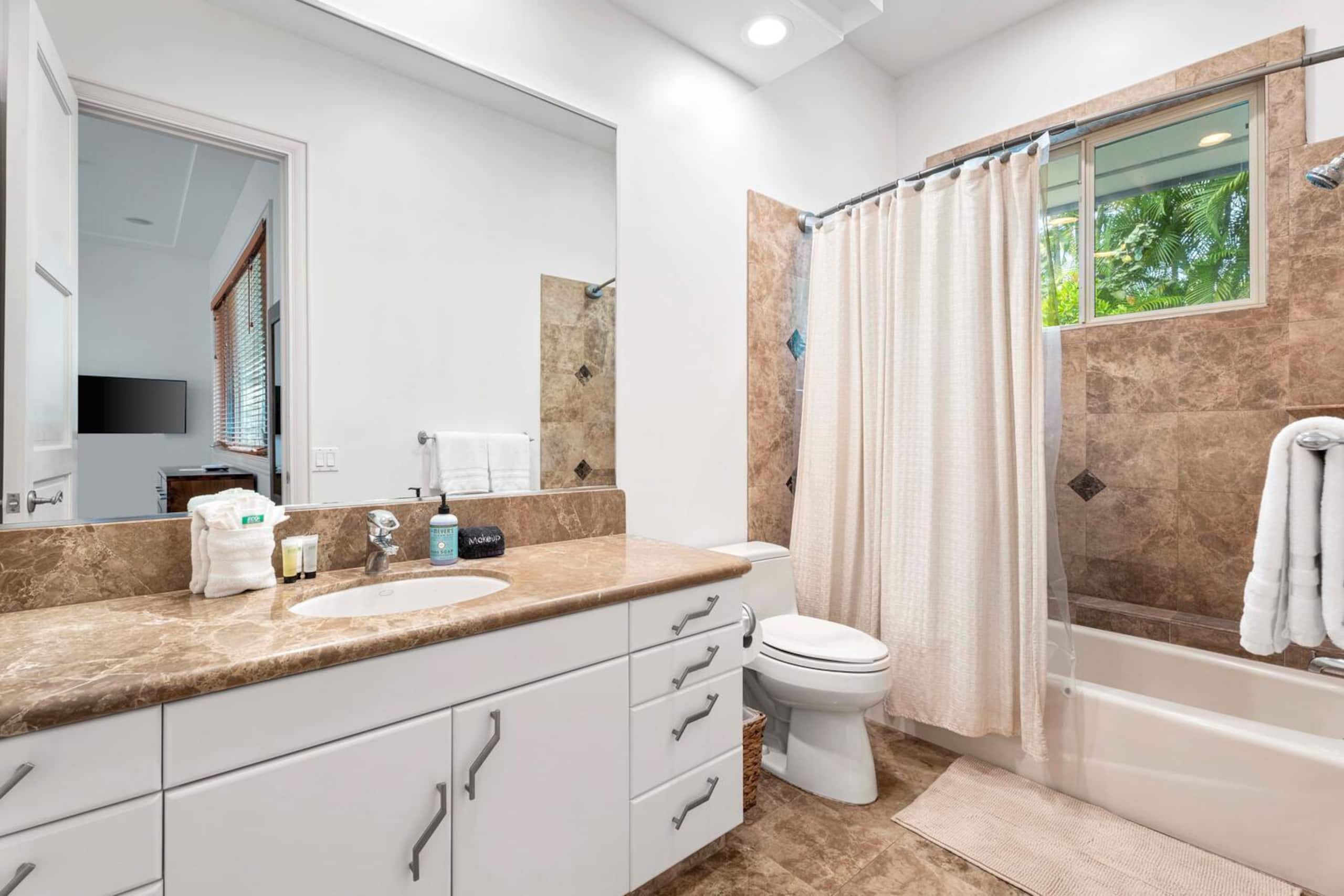Home in Kailua-Kona · ★4.87 · 3 bedrooms · 8 beds · 3.5 baths - Image 40