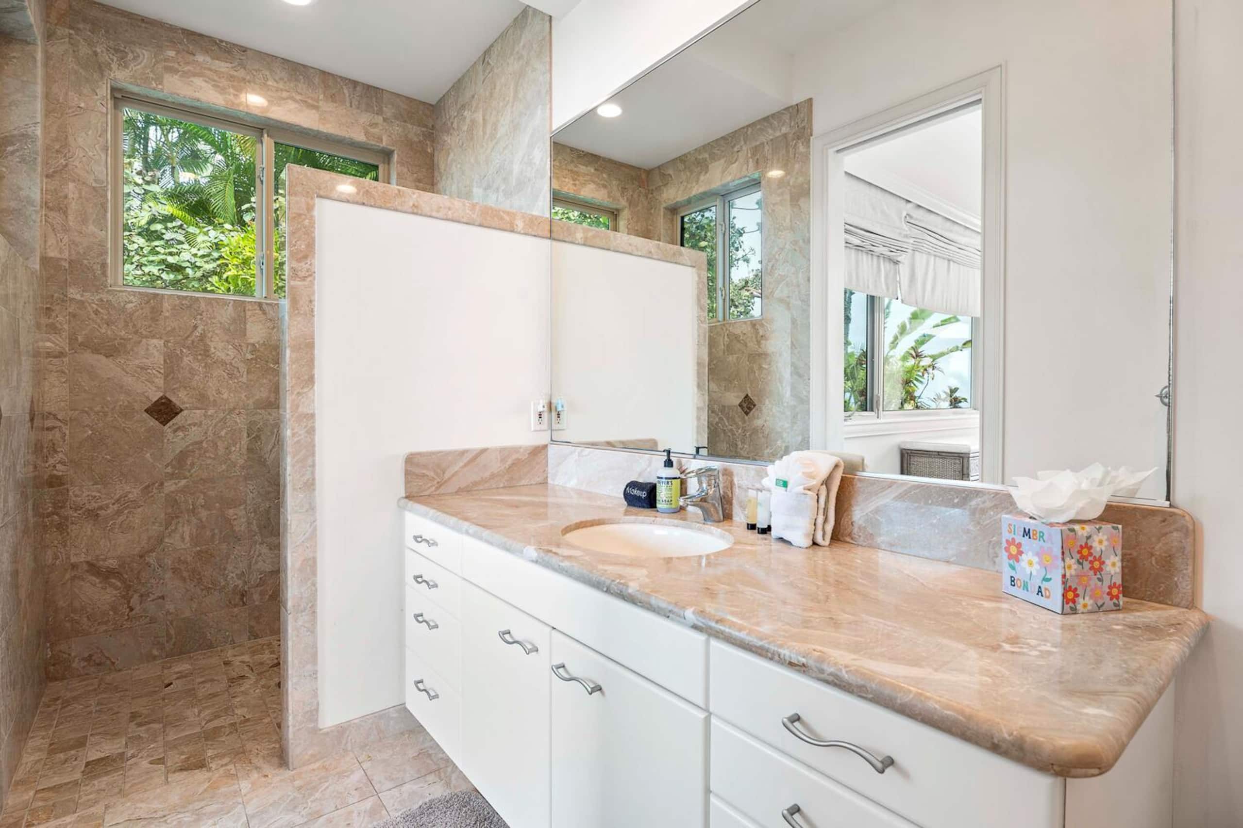 Home in Kailua-Kona · ★4.87 · 3 bedrooms · 8 beds · 3.5 baths - Image 35