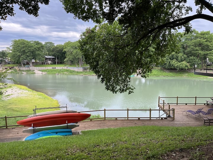 River Getaway / Beach Entry / Kayaks / Fast Wifi Tiny houses for Rent