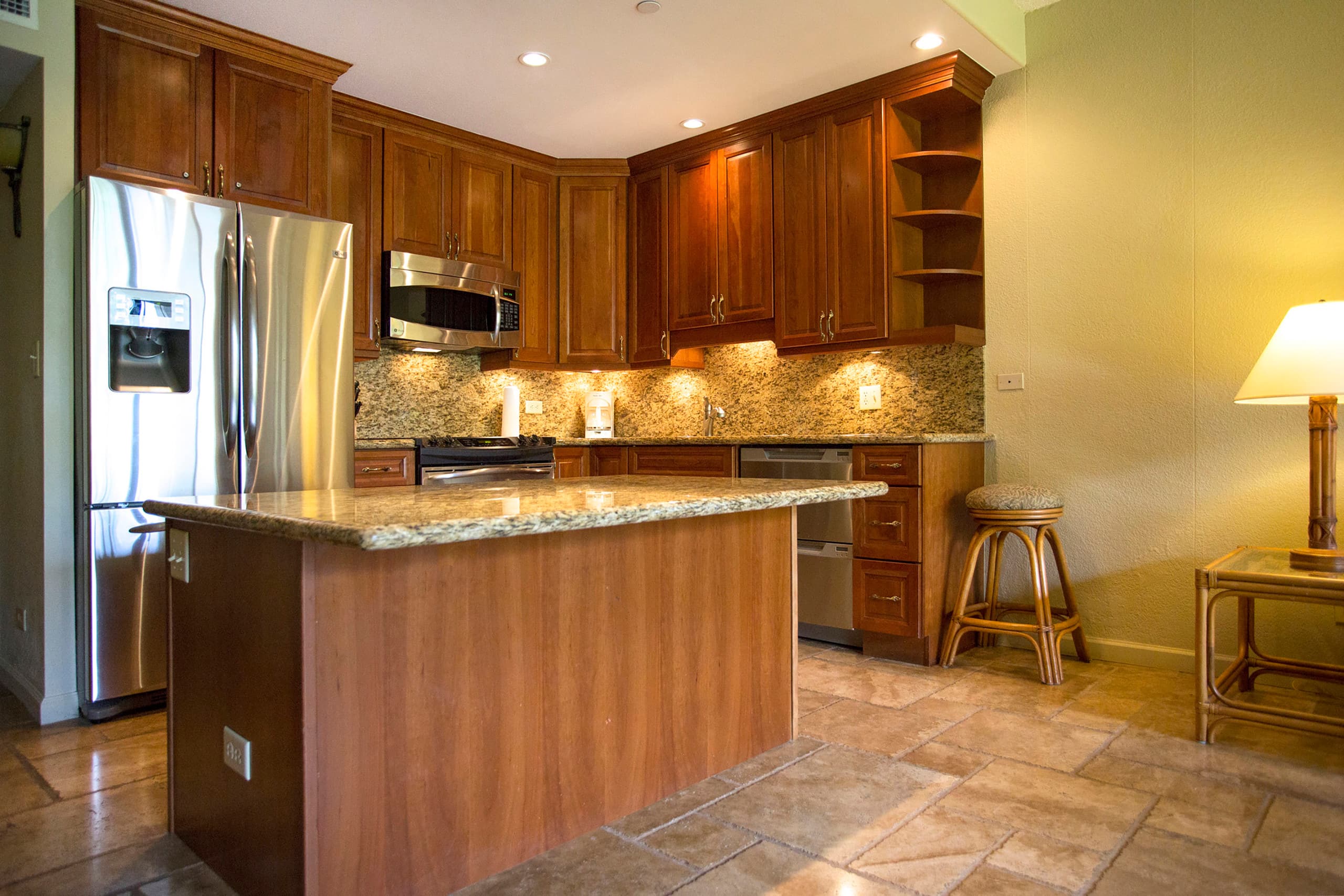 Condo in Lahaina · ★4.83 · 1 bedroom · 2 beds · 1 shared bath - Image 5