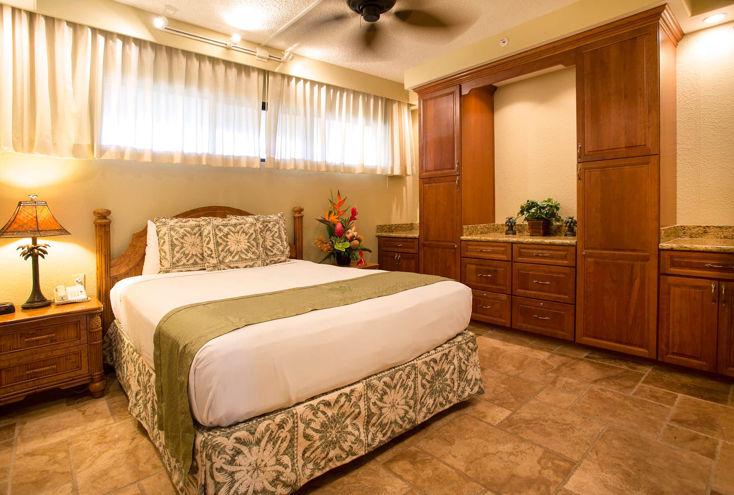 Condo in Lahaina · ★4.75 · 1 bedroom · 2 beds · 1 shared bath - Image 10