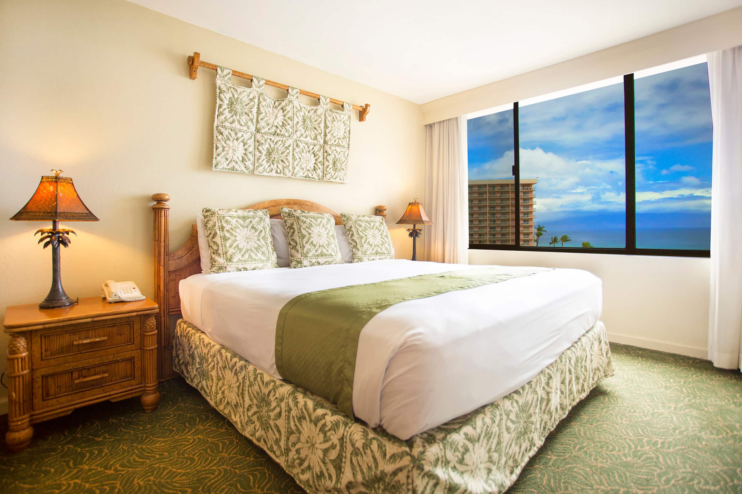 Condo in Lahaina · ★4.67 · 1 bedroom · 2 beds · 1 shared bath - Image 5