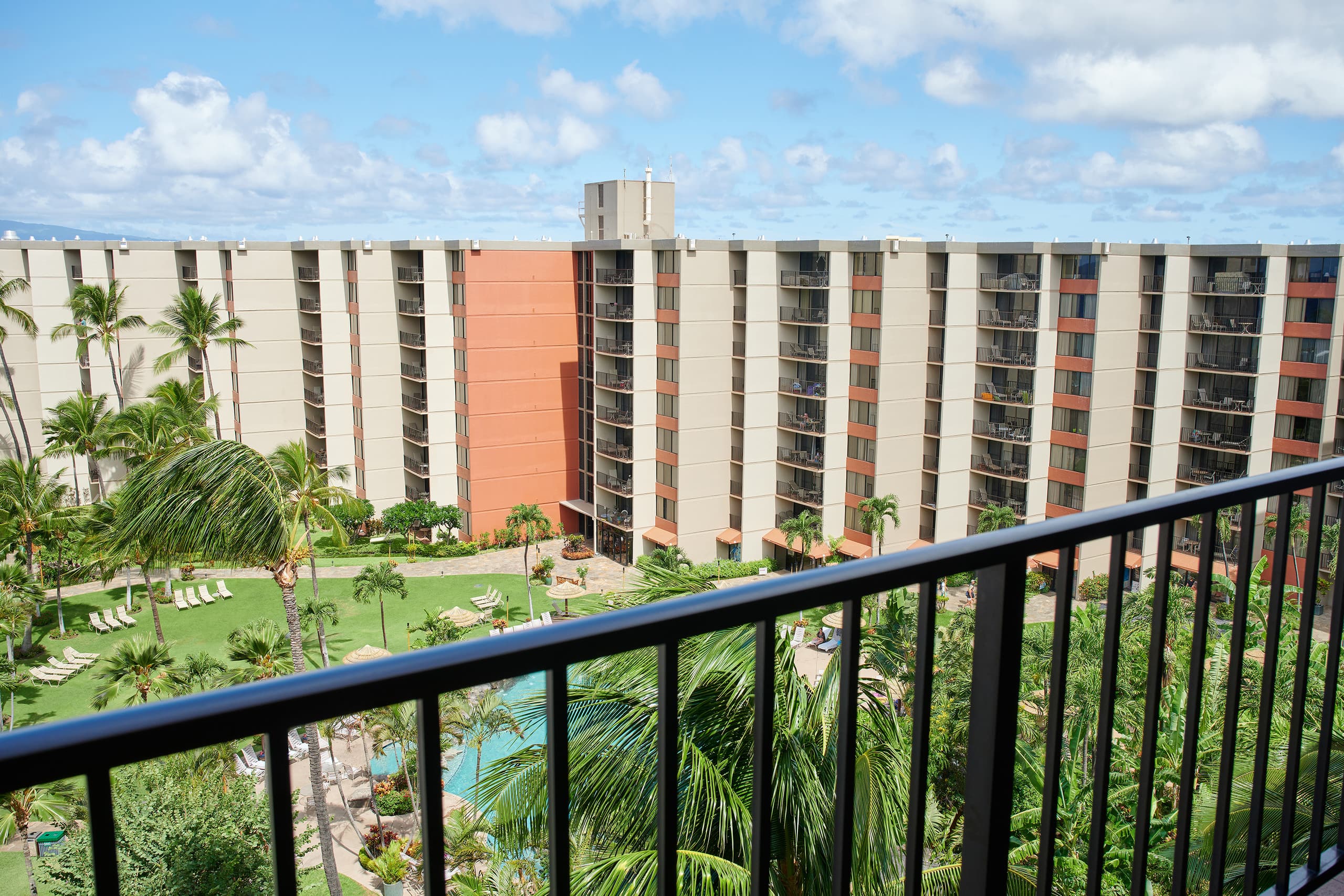 Condo in Lahaina · ★4.71 · 1 bedroom · 2 beds · 1 shared bath - Image 3