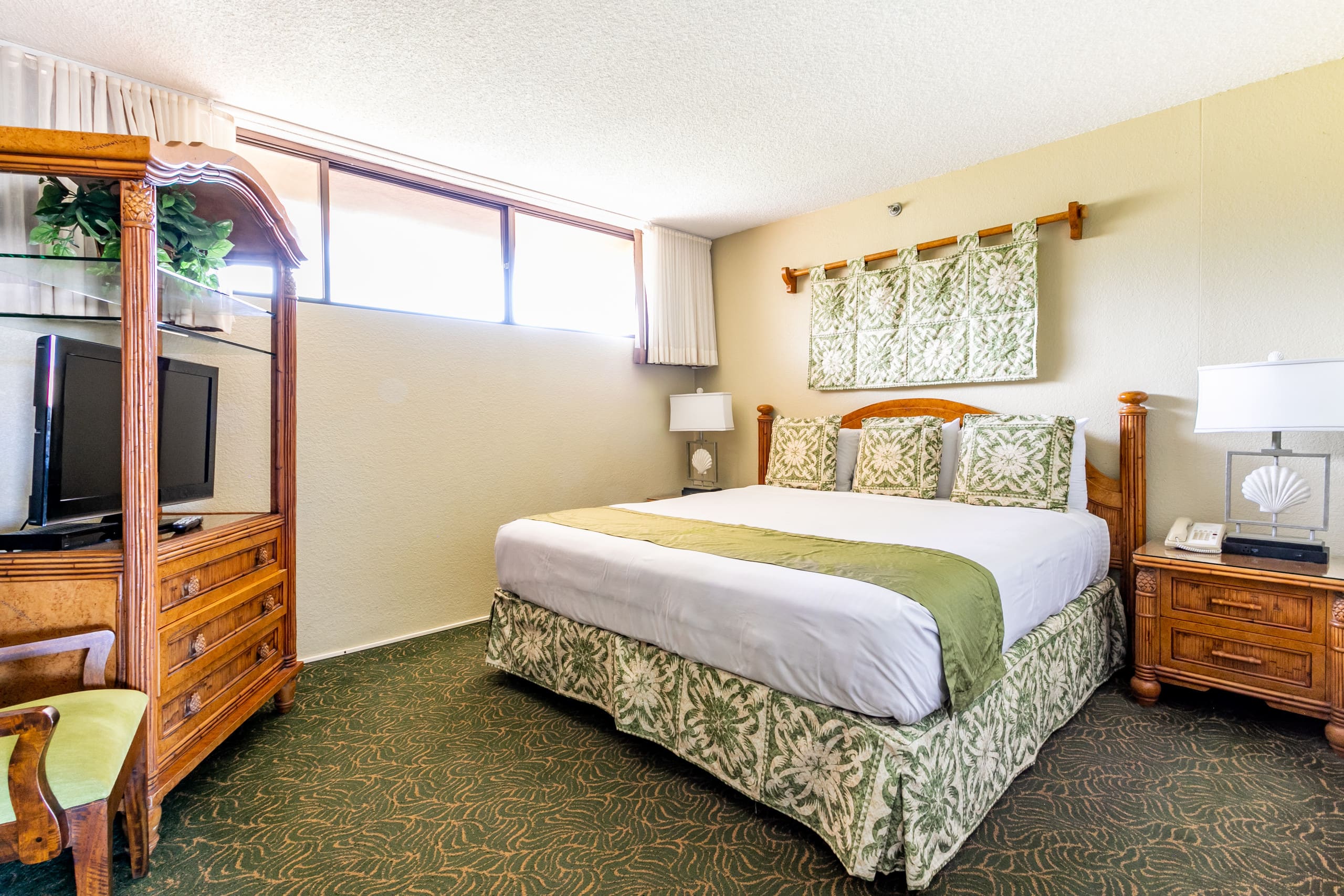 Condo in Lahaina · ★4.71 · 1 bedroom · 2 beds · 1 shared bath - Image 15