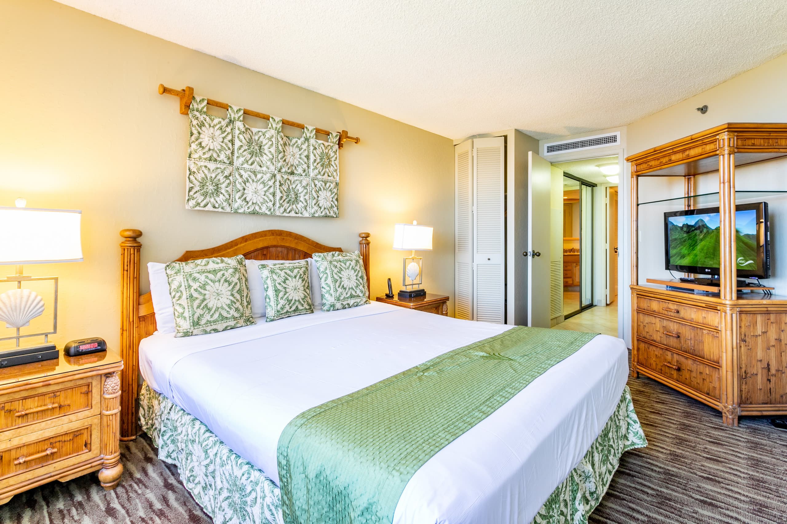 Condo in Lahaina · ★4.71 · 1 bedroom · 2 beds · 1 shared bath - Image 17